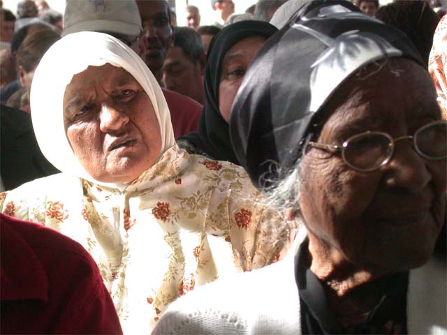 Dann hren alle auf die Rede Anwah Nagias, des Vorsitzendener des Beneficiary Trusts