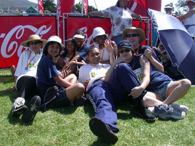 Zwanzig Kilometer BigWalk 2002 haben das Team des District Six Museums in Kapstadt niedergestreckt