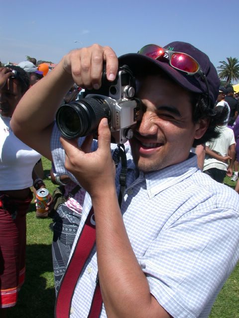 Rushdy, Haajirahs Mann, kmmert sich um die Optik