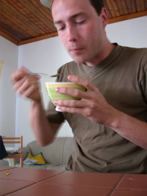 Frhstck gegen 8.30 Uhr mit Msli und leckerem Obst