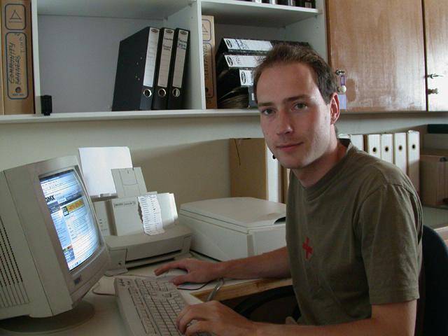 Am Computer wird erstmal Post aus der Heimat gecheckt.