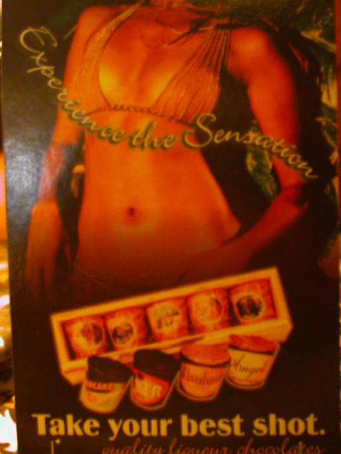 Braun und rund versucht uns die Reklame zu verfhren. Dann ist Schluss. Der Tag war lang genug.