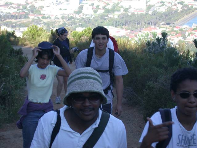 Von hinten nach vorne: Margaux, Haajirah, Rushdy, Utando, Celina.