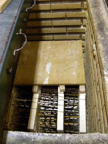 Die Perlen werden gebrannt