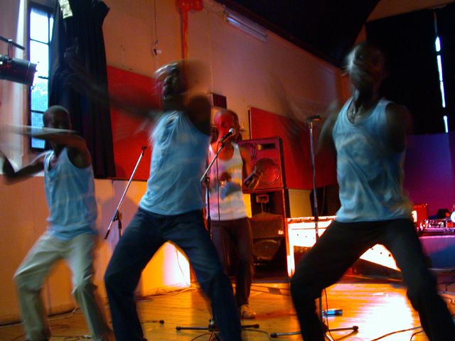 Und weil Musik und Tanzen zusammen gehoeren, gibt es noch eine schweisstreibende Einlage