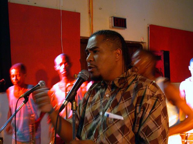 Rapper und Comedian Sky 189 kommt auch bei den kompliziertesten Freestylz nicht ins Stottern