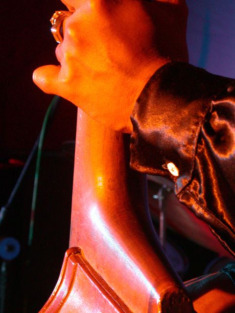 Pack den Bass bei der Taille