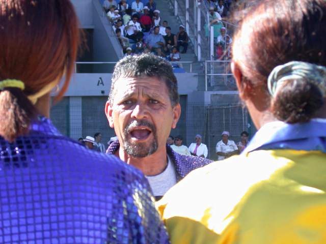 Auch singen gehoert zu den Disziplinen, die im Stadion ausgefochten werden.