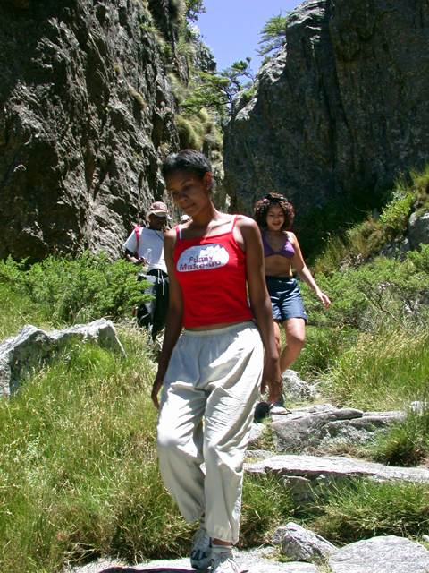 Die Sonne brennt, darum machen wir uns fix wieder auf den Weg nach unten.