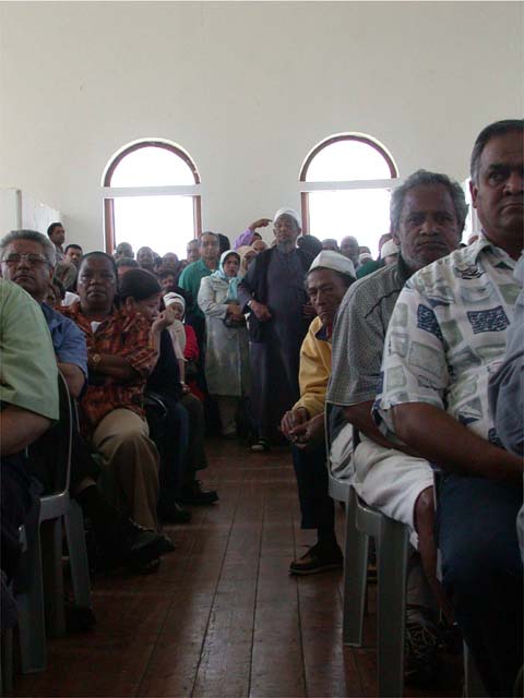 Die alte Kirche ist zum Bersten gefllt