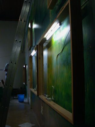 Die Leuchtrahmen Marke Eigenbau sind angebracht